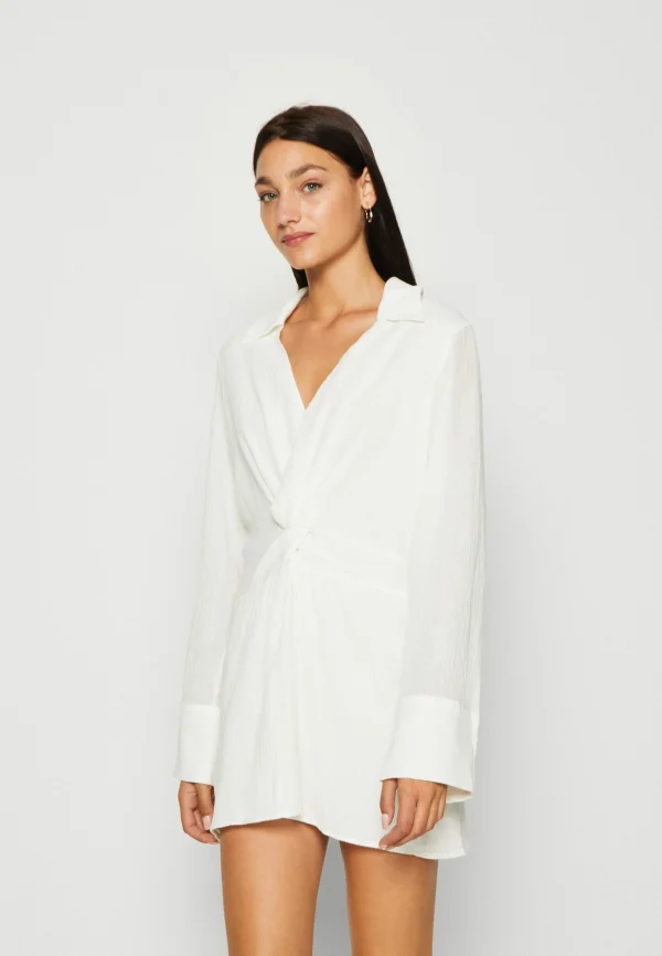 à prix réduits NA-KD Stephsa X Na_Kd Twisted Detail Shirt Dress – Robe De Soirée – Snow White 1