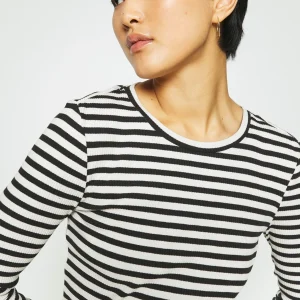 Selected Femme Slfanna Ls Crew Neck Str Noos – Pullover – Black/Snow White Stripes à prix d'occasion 18