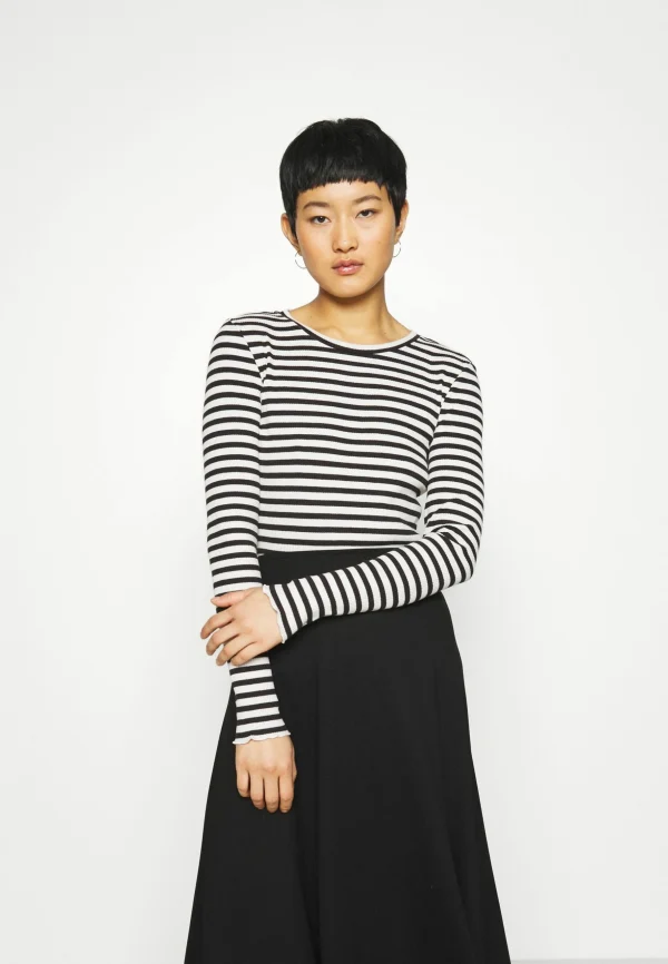 Selected Femme Slfanna Ls Crew Neck Str Noos – Pullover – Black/Snow White Stripes à prix d'occasion 1