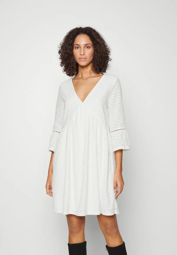 magasin Vero Moda Tall Vmmarcy Short Dress – Robe De Jour – Snow White 1