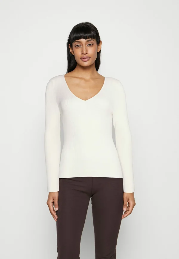 Banana Republic Open Vee Neck – Pullover – Snow Day boutique 1