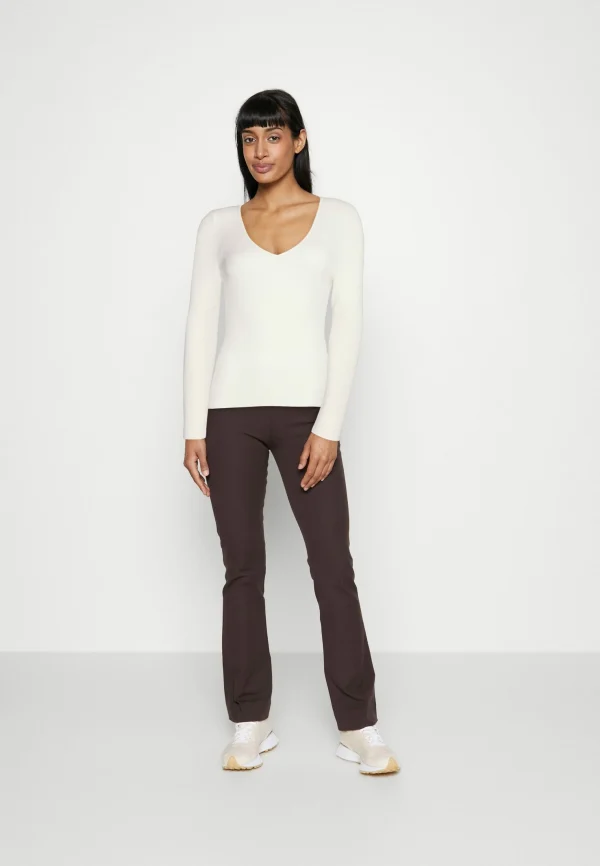 Banana Republic Open Vee Neck – Pullover – Snow Day boutique 3