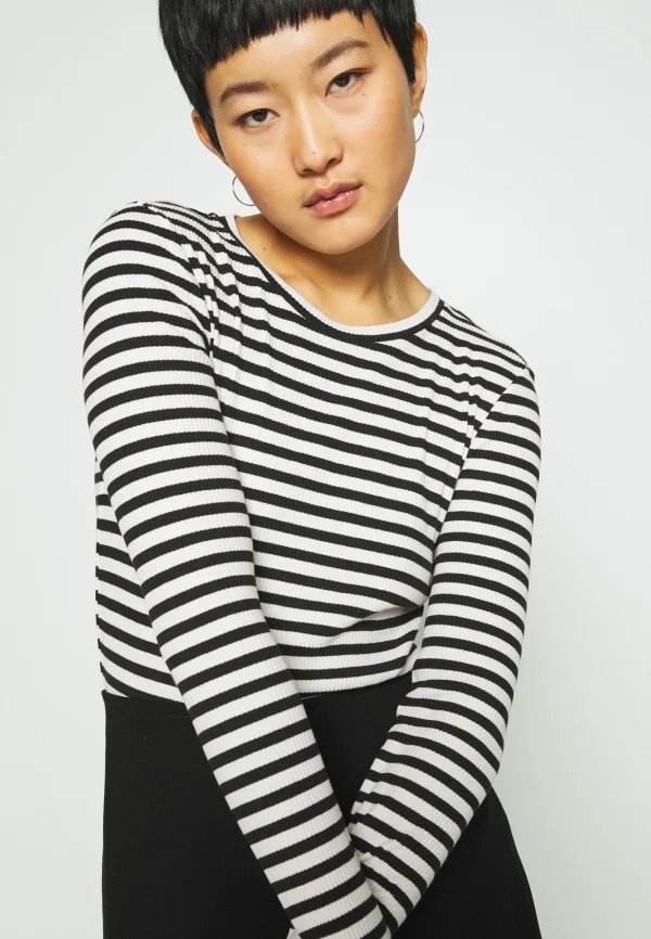 Selected Femme Slfanna Ls Crew Neck Str Noos – Pullover – Black/Snow White Stripes à prix d'occasion 5